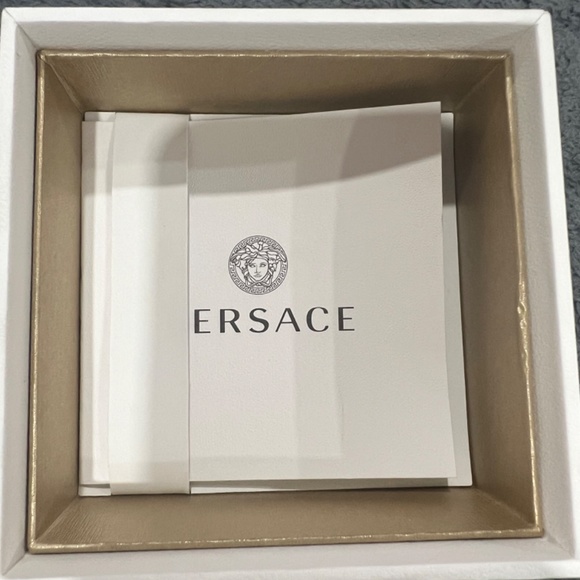 Versace Watch VE3F00122 For Women main image 4